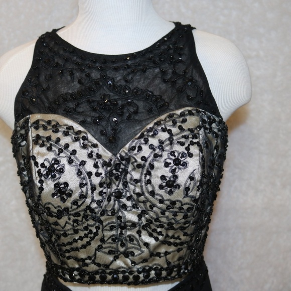 Custom made formal qown size 12 - Picture 2 of 8